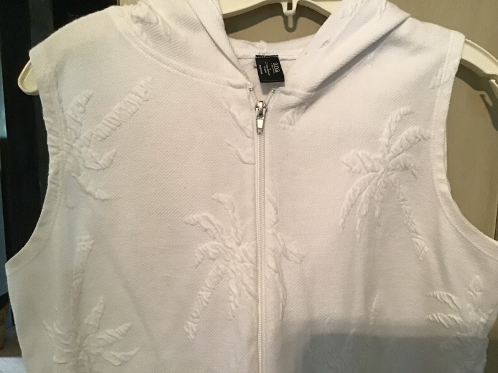 a. n. a. white zip beach coverup M EUC