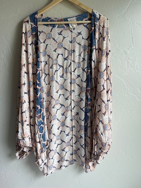 Style Rack Size Small Floral Batwing Dolman Sleeve Kimono Wrap 100% Rayon