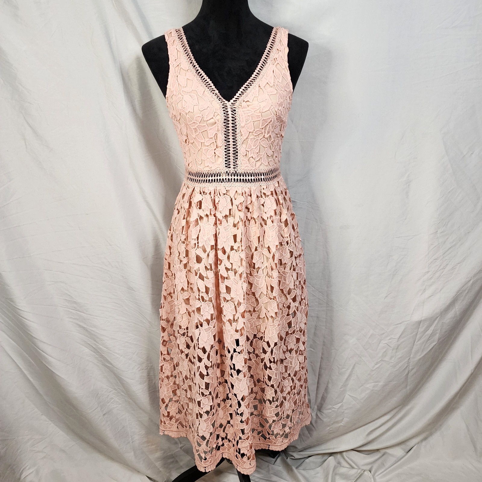 JUST ME Size Small Soft Pink Crochet Lace Sleeveless Floral Fit and Flare Dress