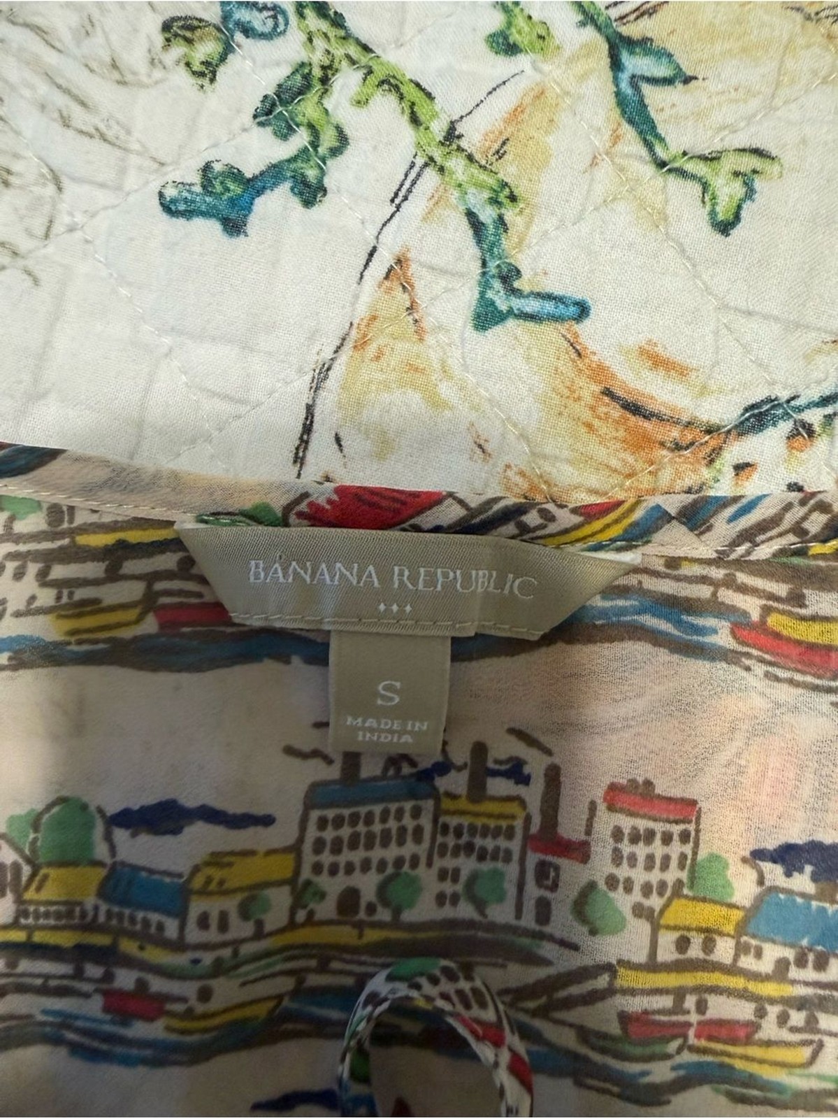 Banana Republic Sleeveless Cityscape Print Blouse in Cream & Multicolor