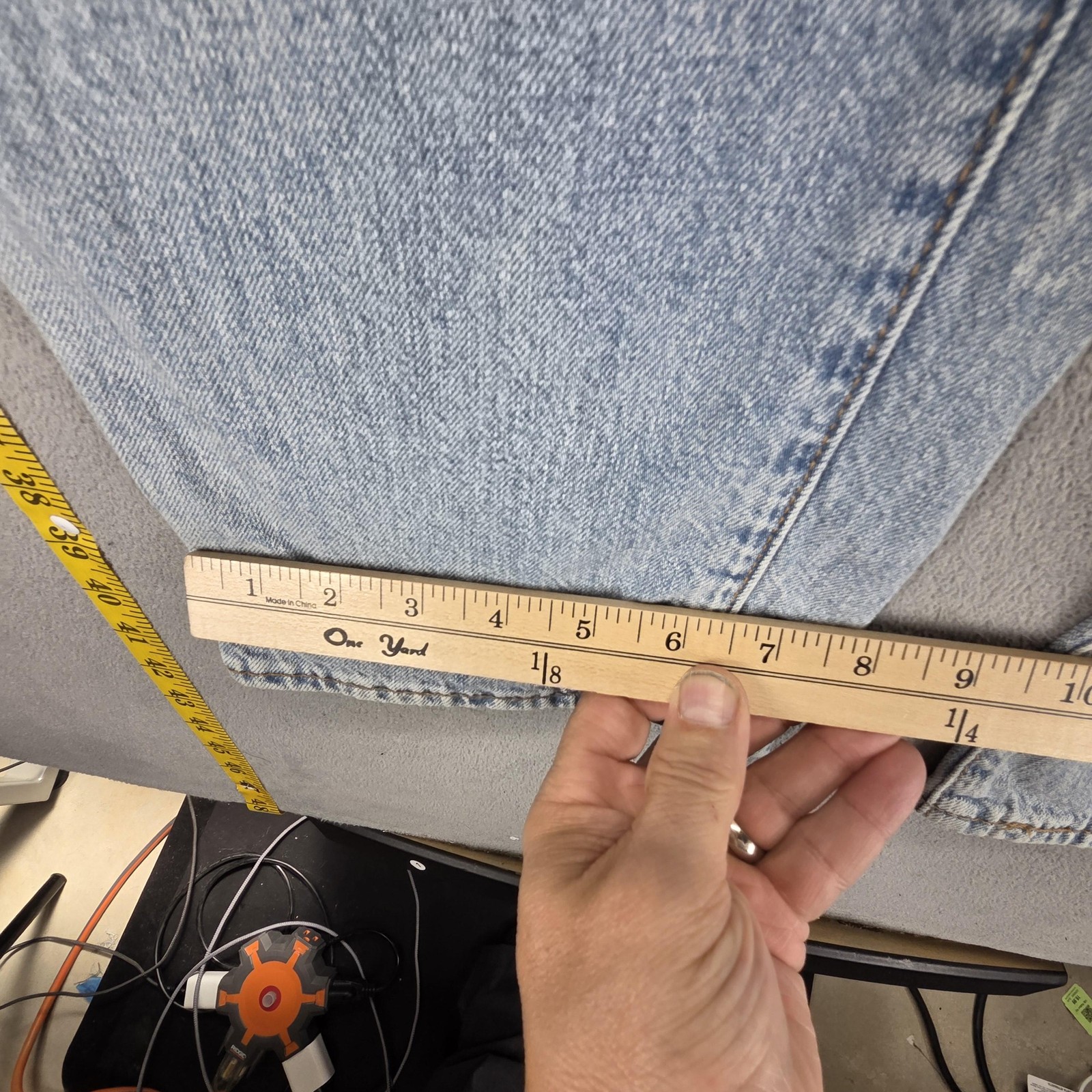 Levis 568 Jeans Mens 30×32 Light Wash Blue Denim Relaxed Tapered Zip Fly