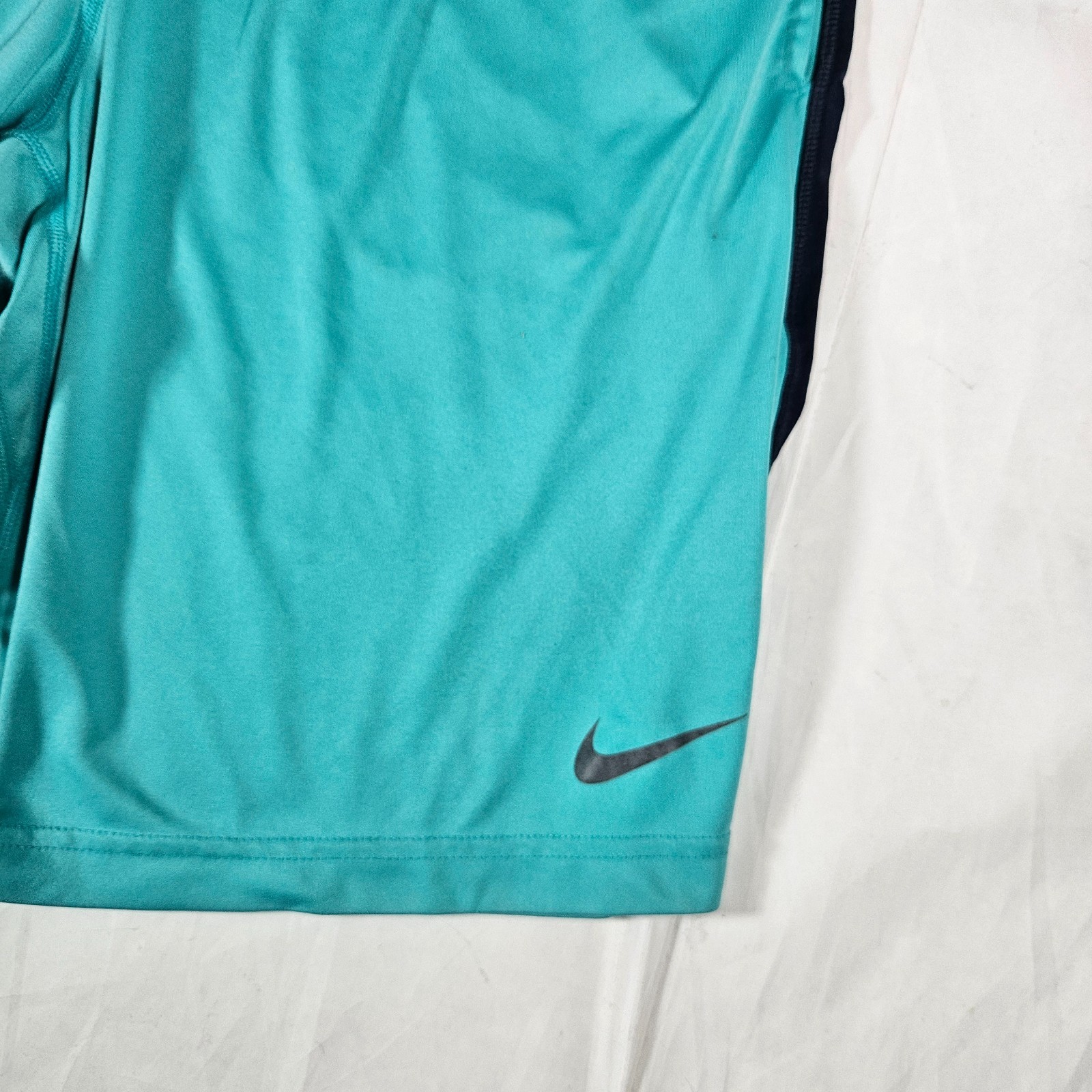 Nike Shorts Men’s Size Medium Teal Green and Blue Basketball Shorts