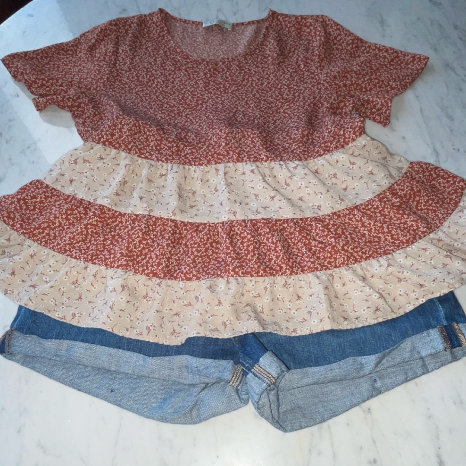 Paper Crane Women’s M Rust/Beige Floral Ruffle Peplum Blouse Short Sleeve