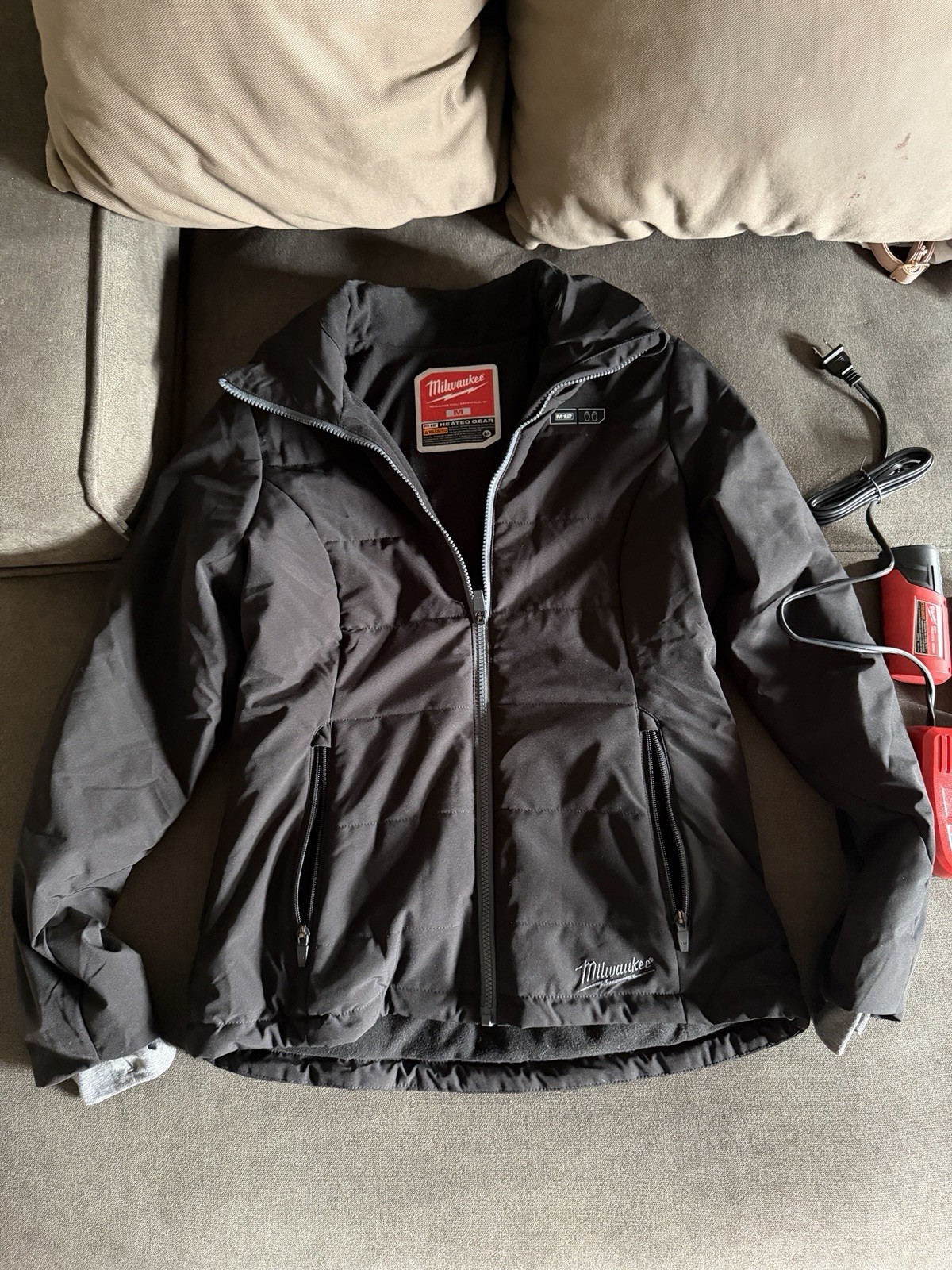 Milwaukee M12 Heated Gear M With 2 Batteries And Charger
