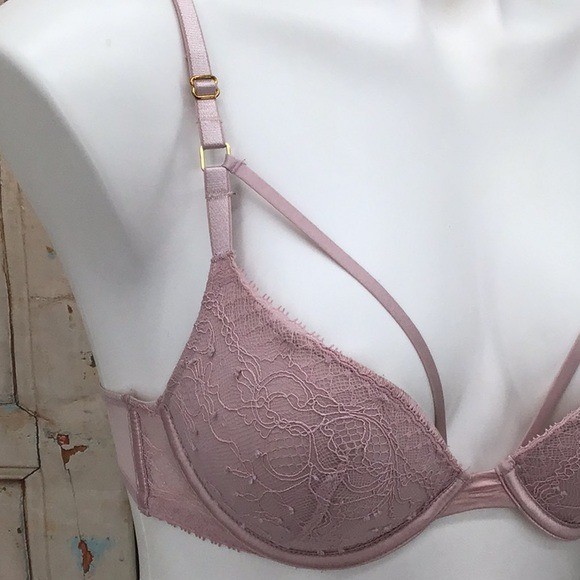 Victorias Secret Very Sexy Strappy Push-Up Bra 32B Lace Light Pink Adjustable St