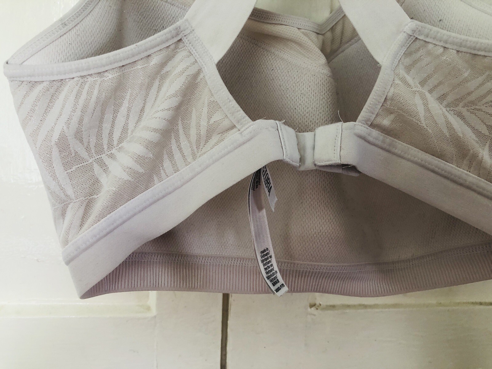 VICTORIA SECRETS SPORTS BRA 34DDD max support white