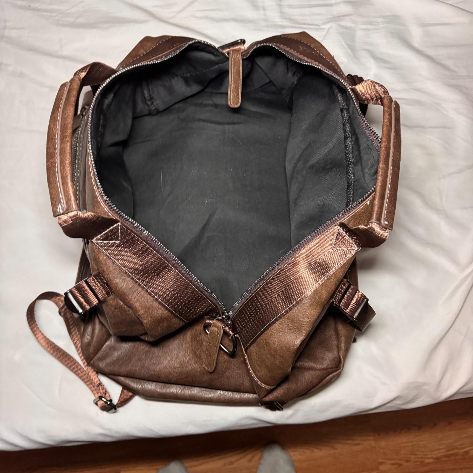 Cardinal Waterproof 32L Backpack Brown Travel Backpack Large Capacity Carry Bag