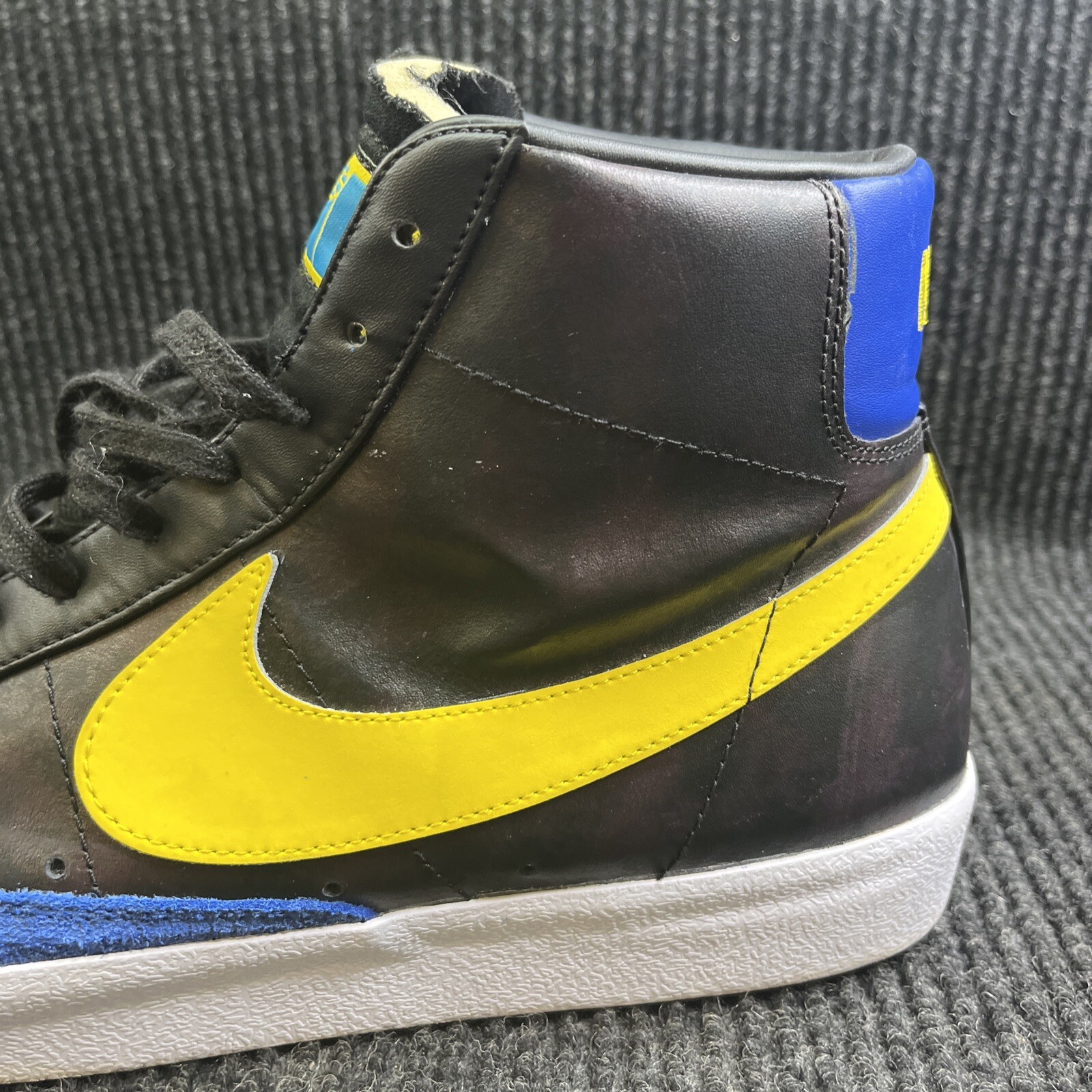 🔥🔥🔥Nike Blazer Mid Peace, Love, and Basketball 2020 Size 15 Used Good