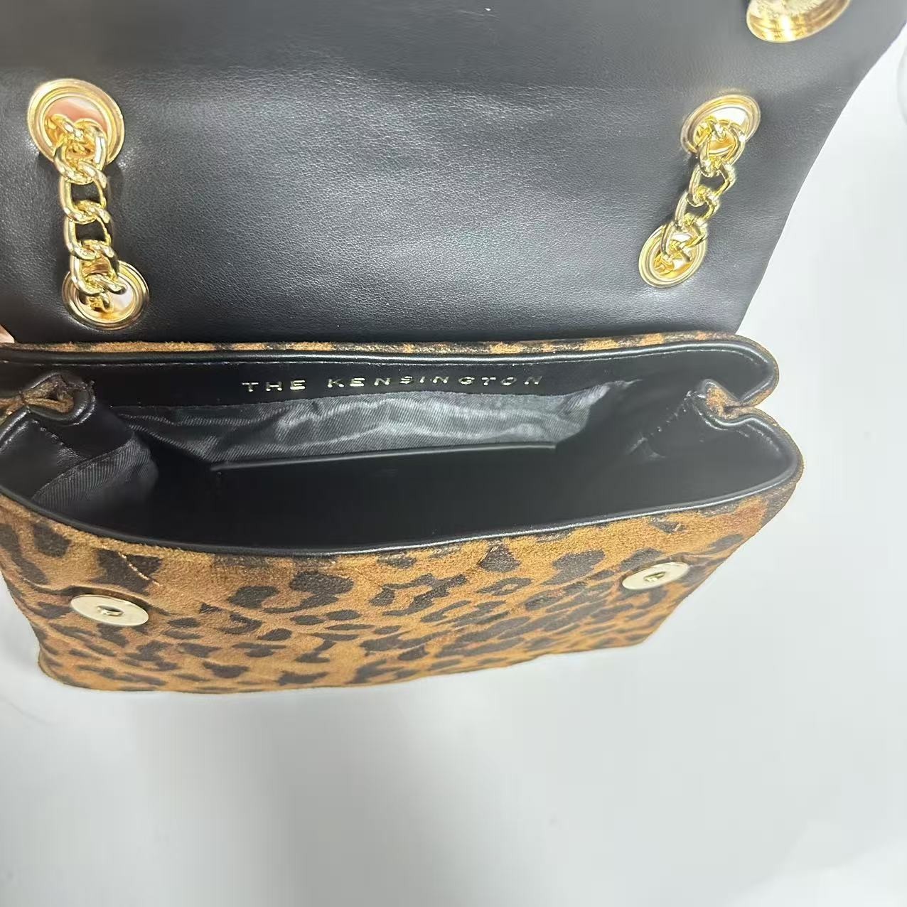 Kurt Geiger London Leopard Quilted Crossbody Bag Gold Eagle Chain 20×8×15 cm