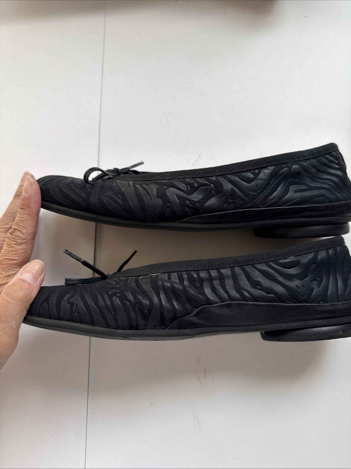 Thierry Rabotin Everyday Ballet Flats. Size EU 40/US 9-9.5. Embossed Black
