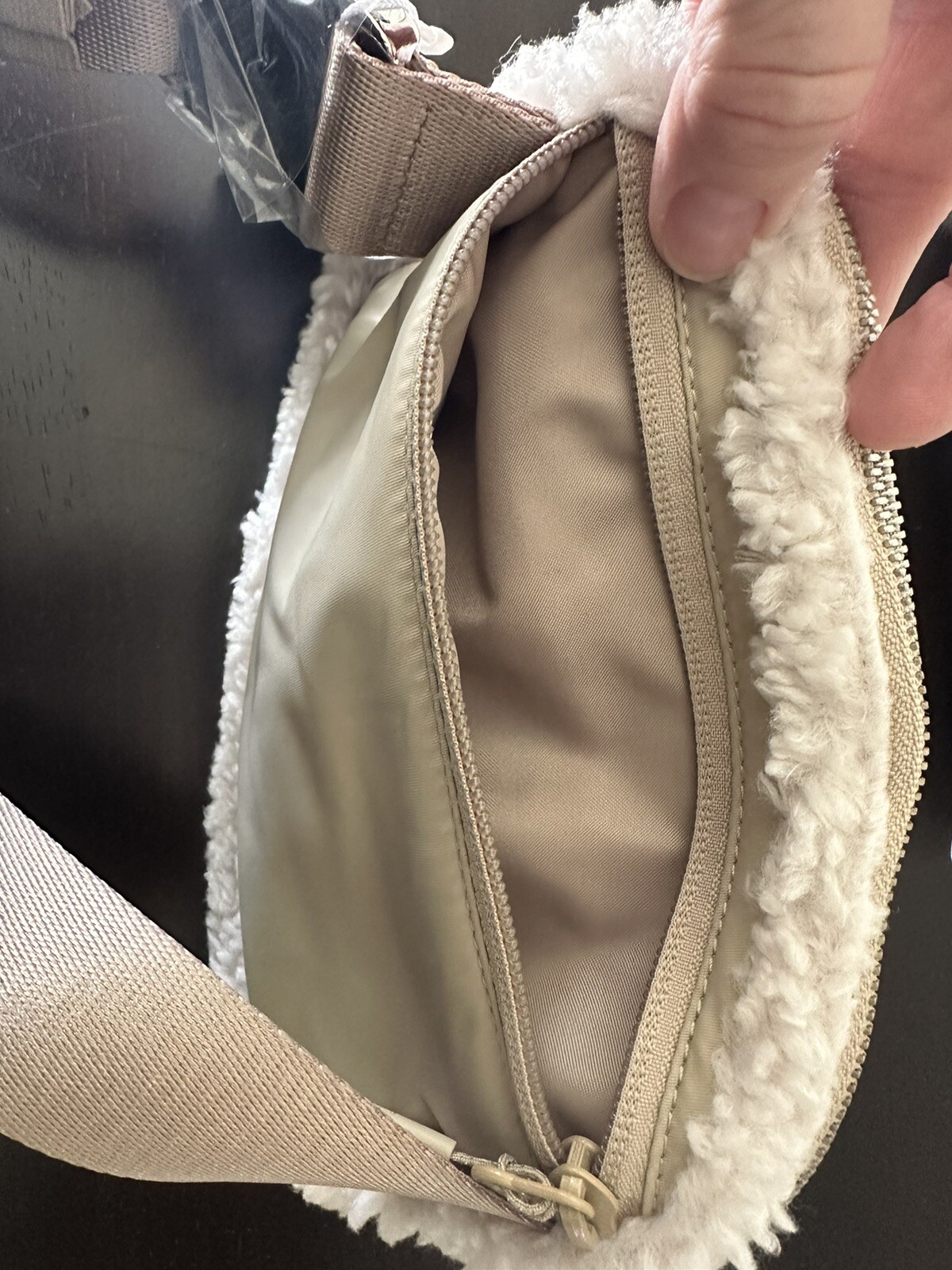 Sealed- Lululemon Everywhere Fleece Belt Bag Natural Light Ivory Trench Fur