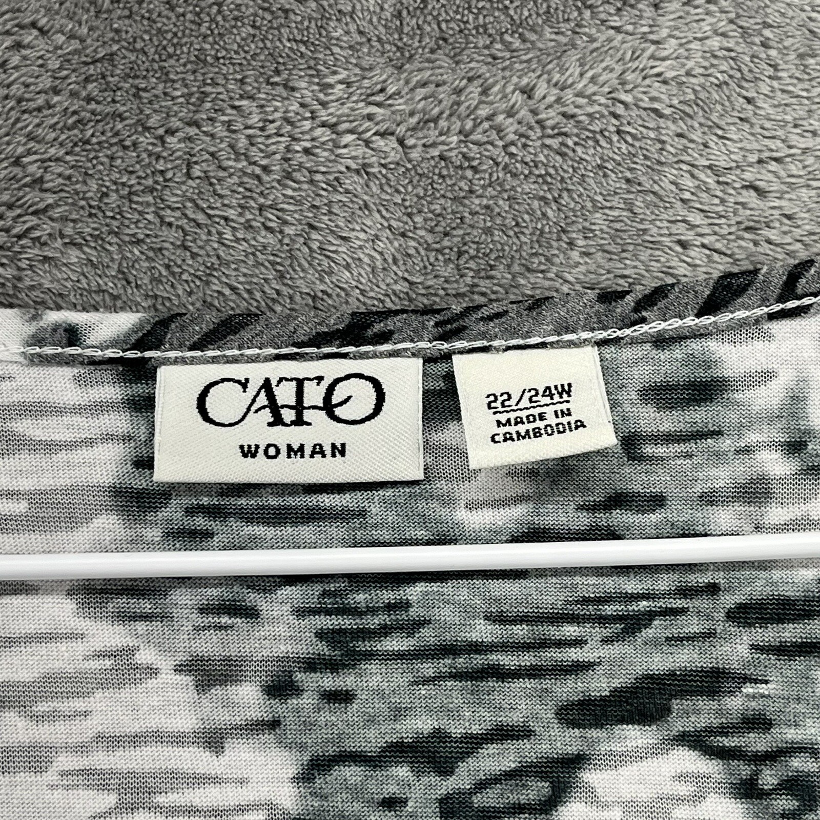 CATO Top Womens 22/24 W Gray White Camo Sequin V-Neck Pocket Sparkly Designer