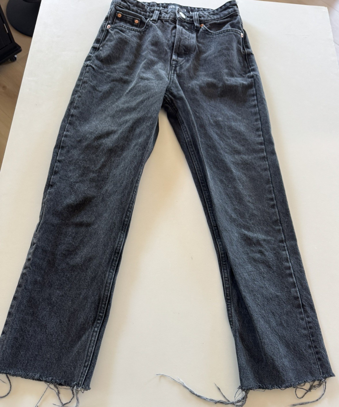 Zara Women’s Size 2 Black Acid Wash Wide Leg Jeans Raw Hem High Rise 25”