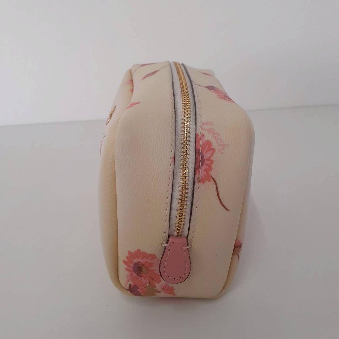 Excellent Condition COACH Pouch White Floral Cute