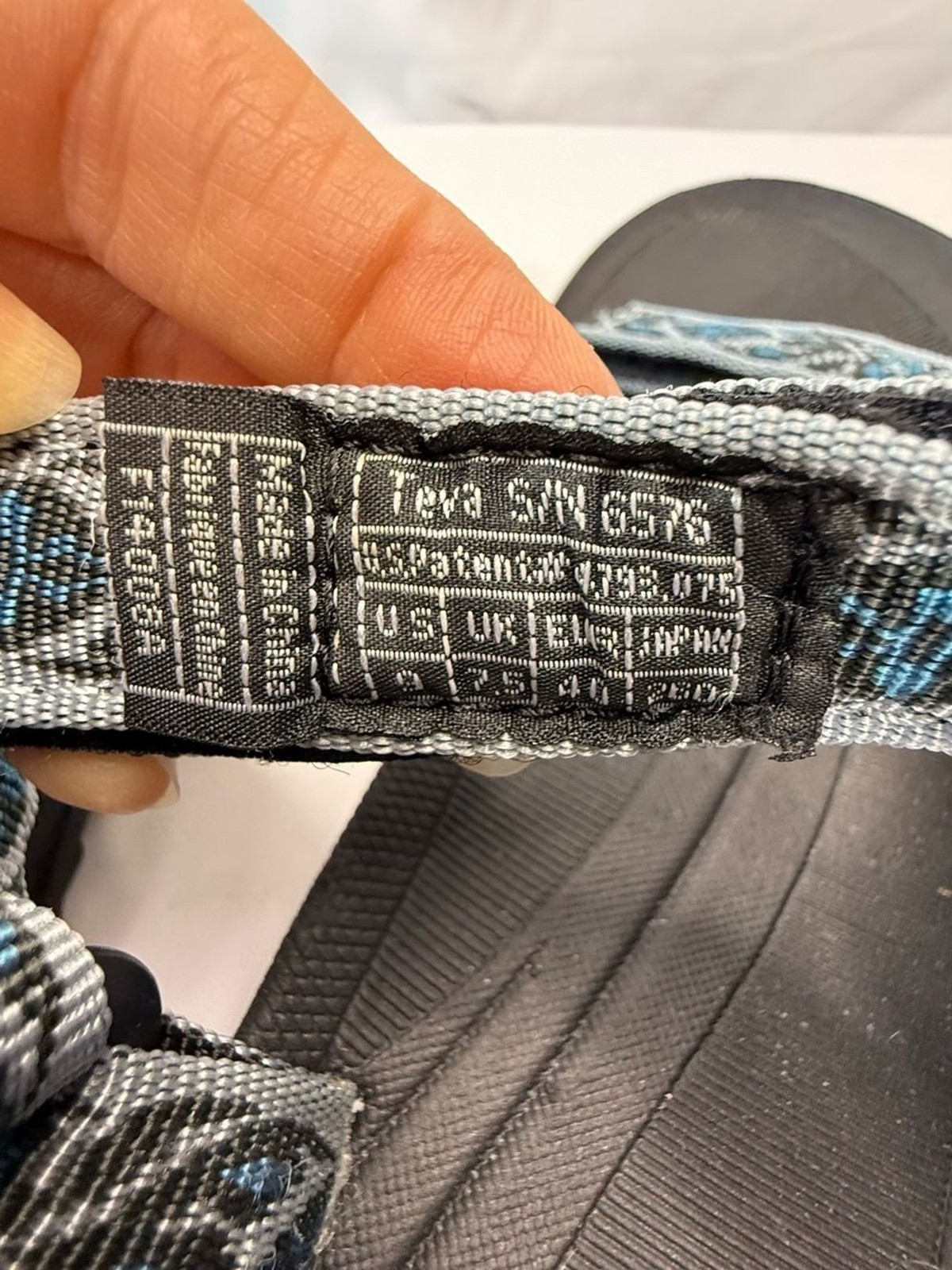 Teva Women’s Size 9W Black Adjustable Sandals w/ Teal Patterned Straps EUC