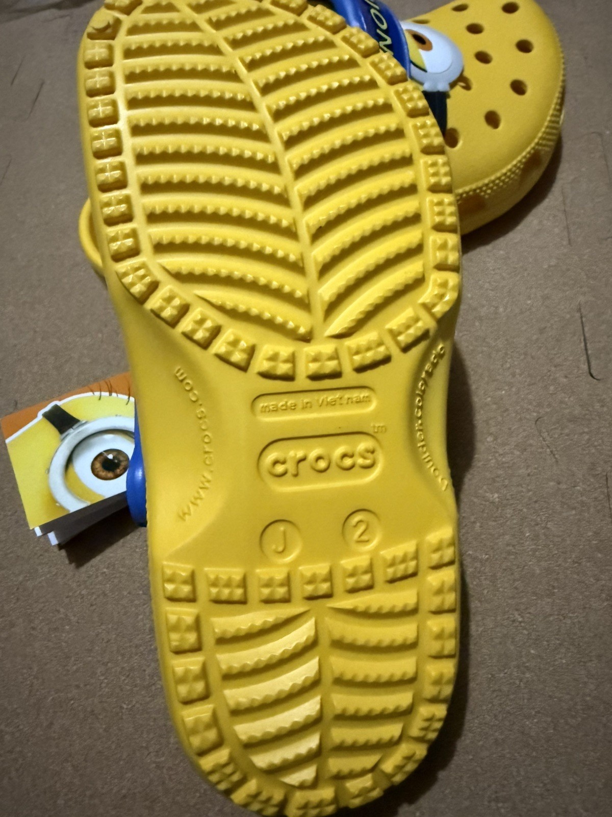 Crocs Classic Clog Despicable Me Minions Fun Lab AM Minions Big Kids Size J2