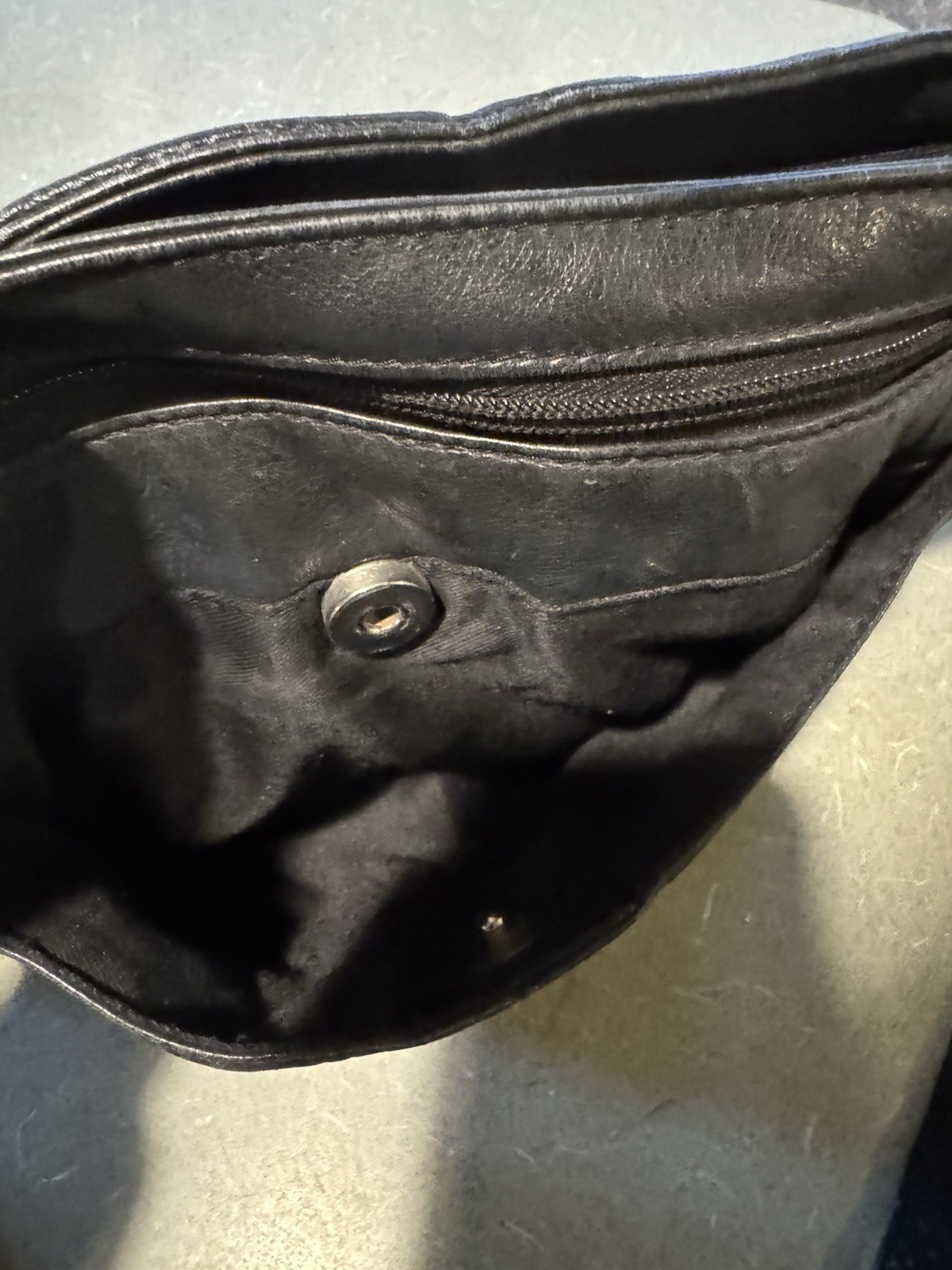 Wilsons Black Leather Shoulder Bag Buckle Accent Zipper Outer Pockets Classic