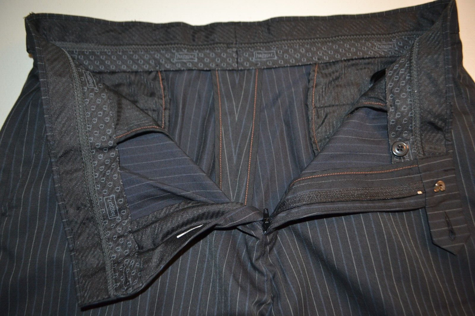 Haggar Men Black Pinstripe Daul Vented 3 Front Button Suit Sz 42R Wst 36×28