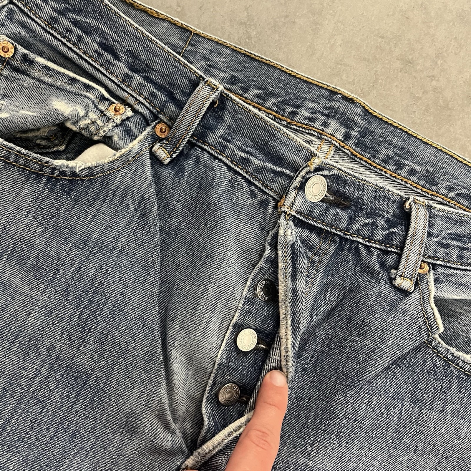 2000s Levi’s 501xx Button Fly Men’s Jeans Vintage Size 34×34