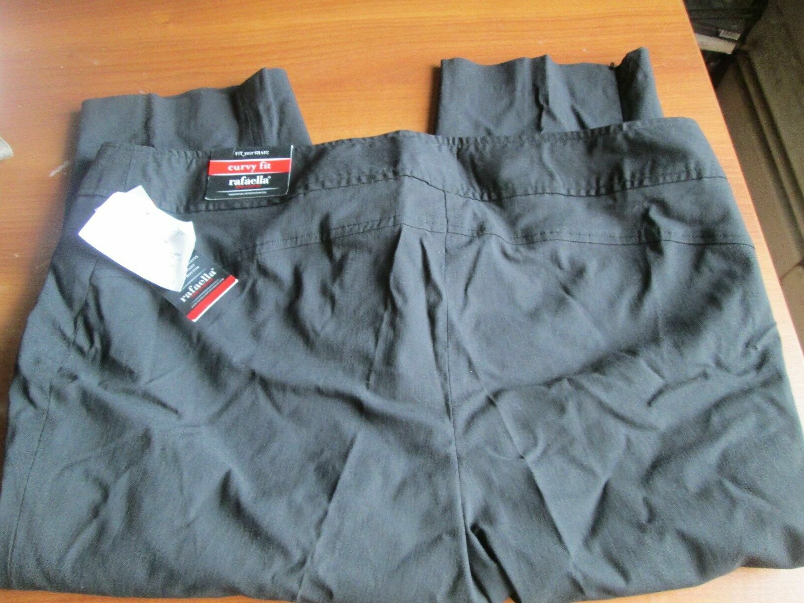 NWT $72 RAFAELLA CURVY FIT RAYON BLEND STRETCHY DRESSY CAPRI/ CROPPED PANTS 18W