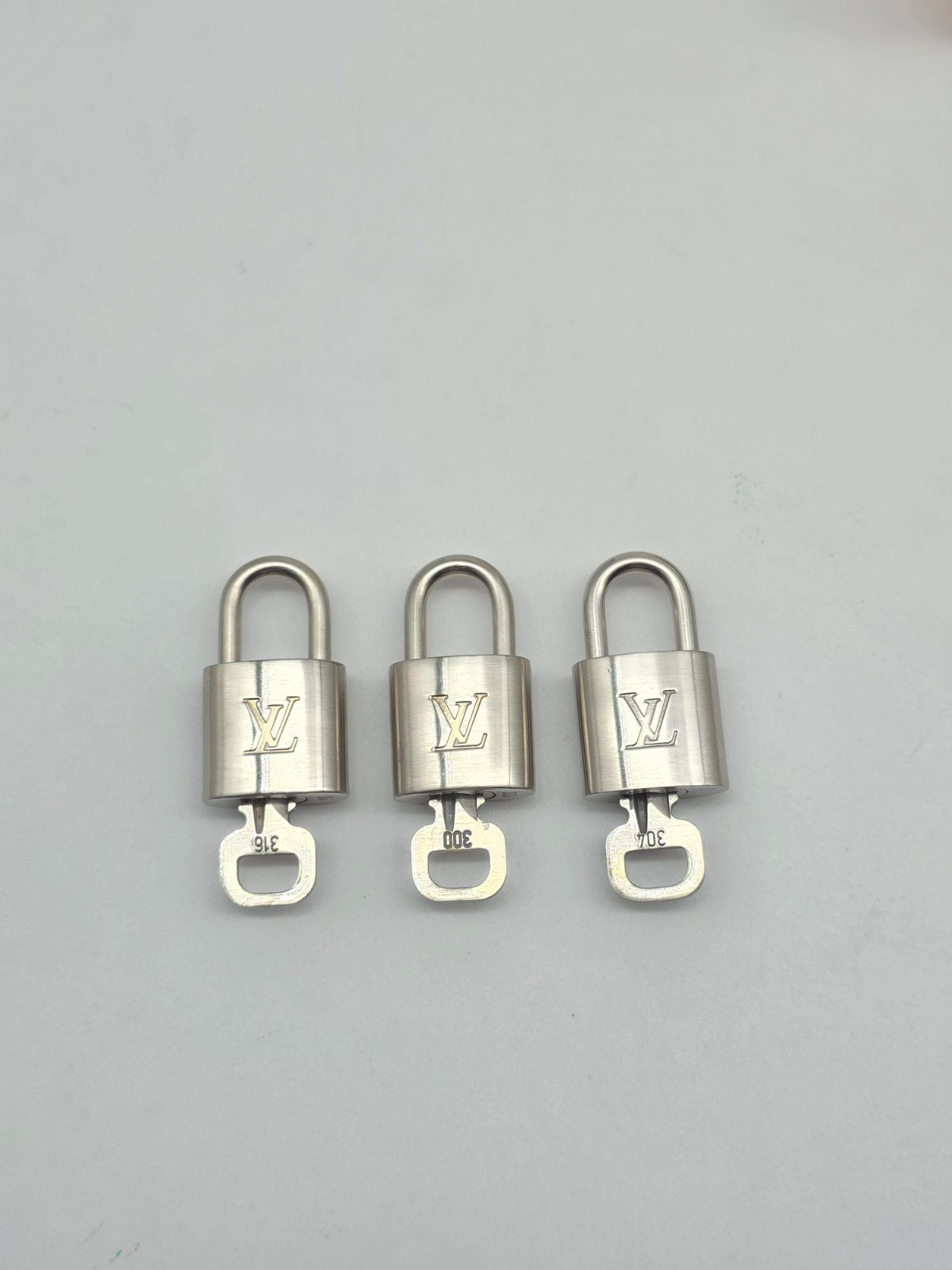 Authentic 1 Louis Vuitton Silver Padlock Lock & 1 Key LV Bag Luggage Accessory