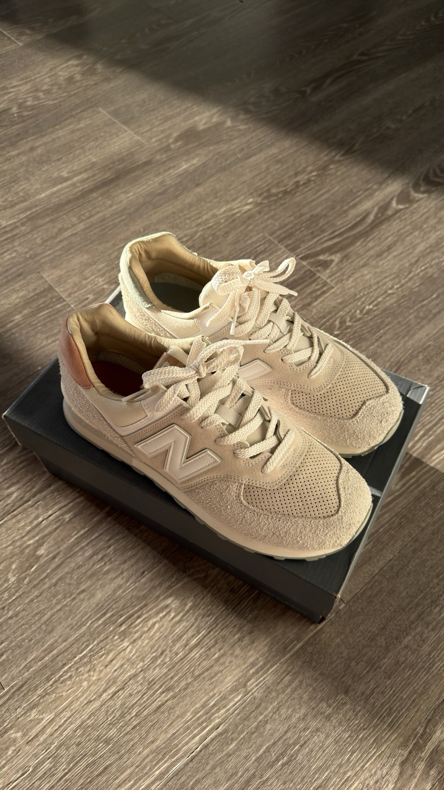 New Balance 574 Men’s Low Top Lace-Up Beige Sneakers ML5740R