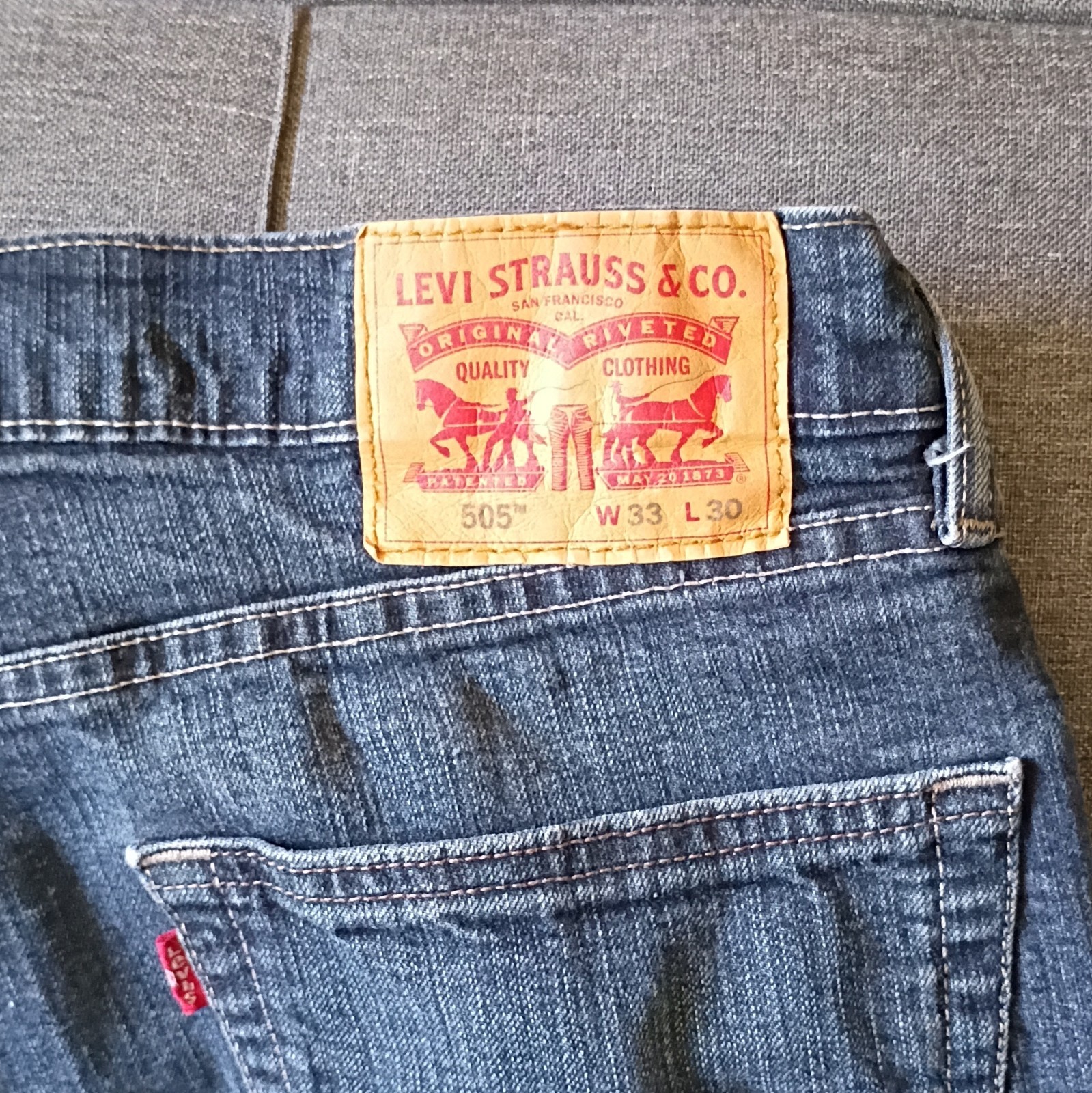 Levi’s Men’s 505 Regular Fit MidRise MediumWash BlueDenim Jeans 33×30 98%Cotton