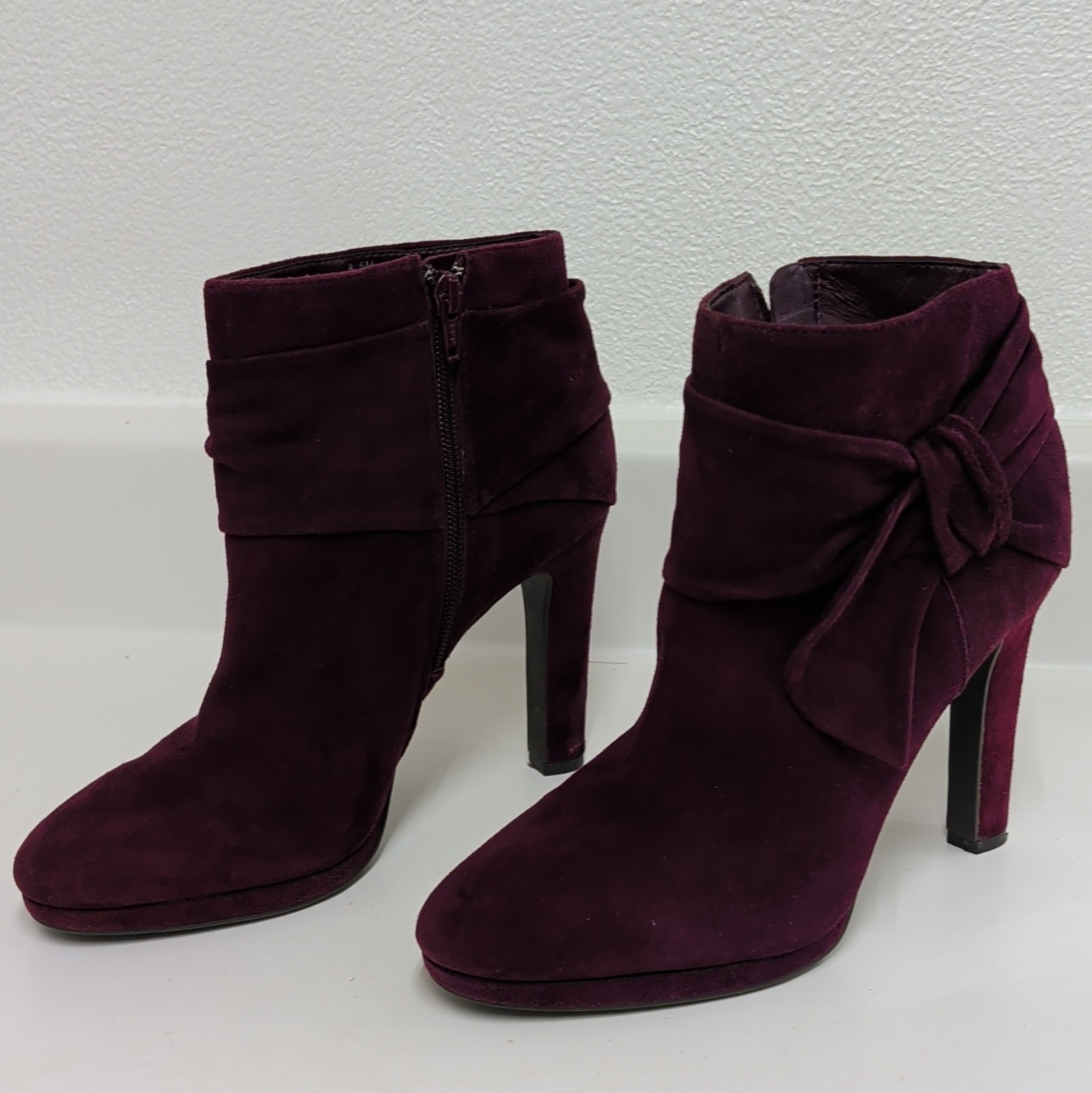 Gianni Bini Burgundy Leather Ankle Booties Side Zip Bow Accents Round Toe 8.5M