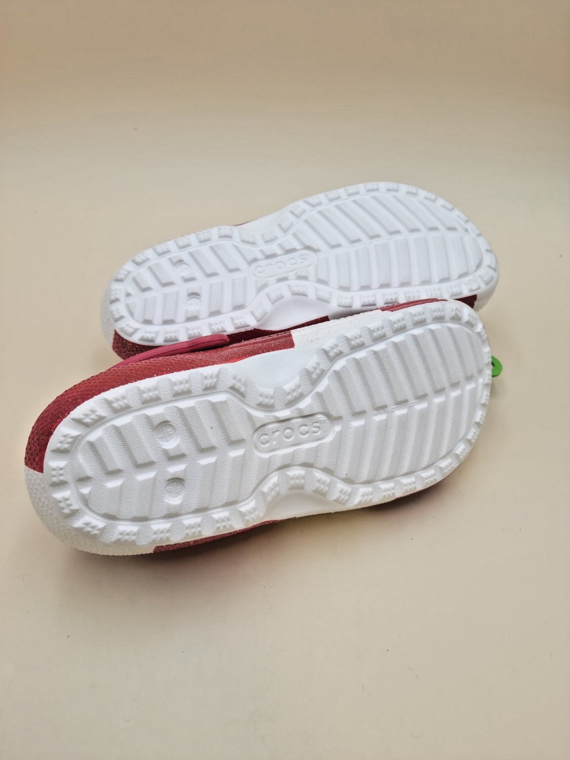 Crocs Classic Lined Holiday Clog Peppermint Glitter Red 206913-119 Women 9 Men 7