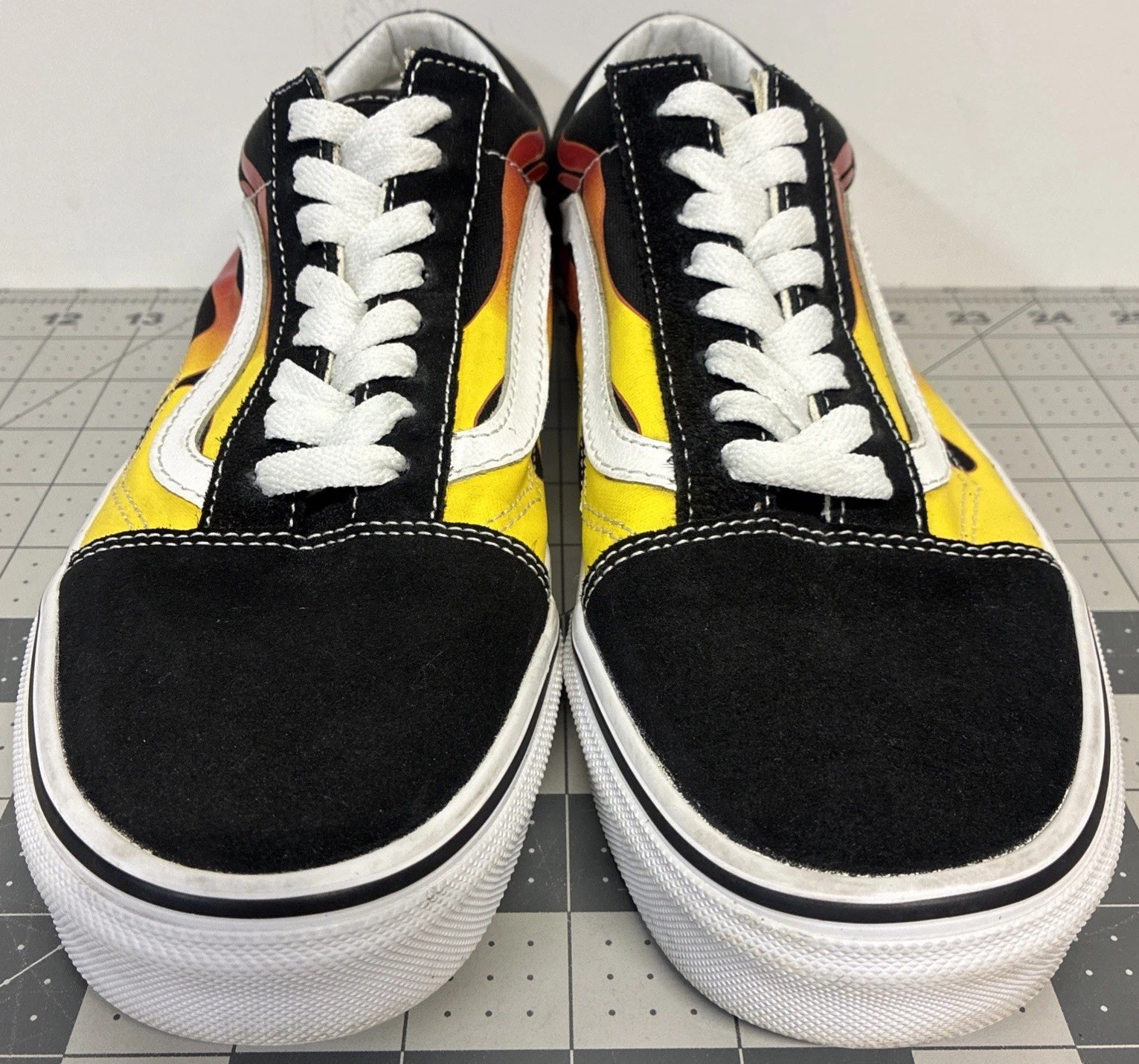 Vans Old Skool Flames US Men’s size 7.0, Women’s 8.5, UK 6.0, EUR 39.0 & CM 25.0