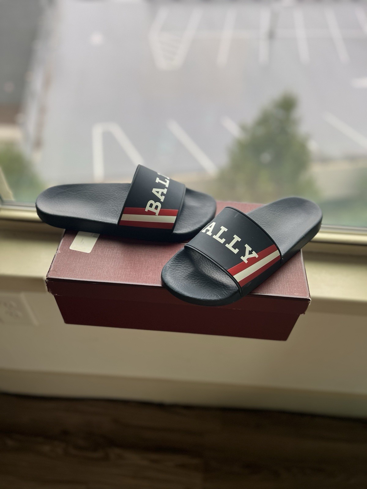 NIB BALLY SIMON BLUE INK RUBBER RED WHITE WEB LOGO SANDALS POOL SLIDES 9 D ITALY