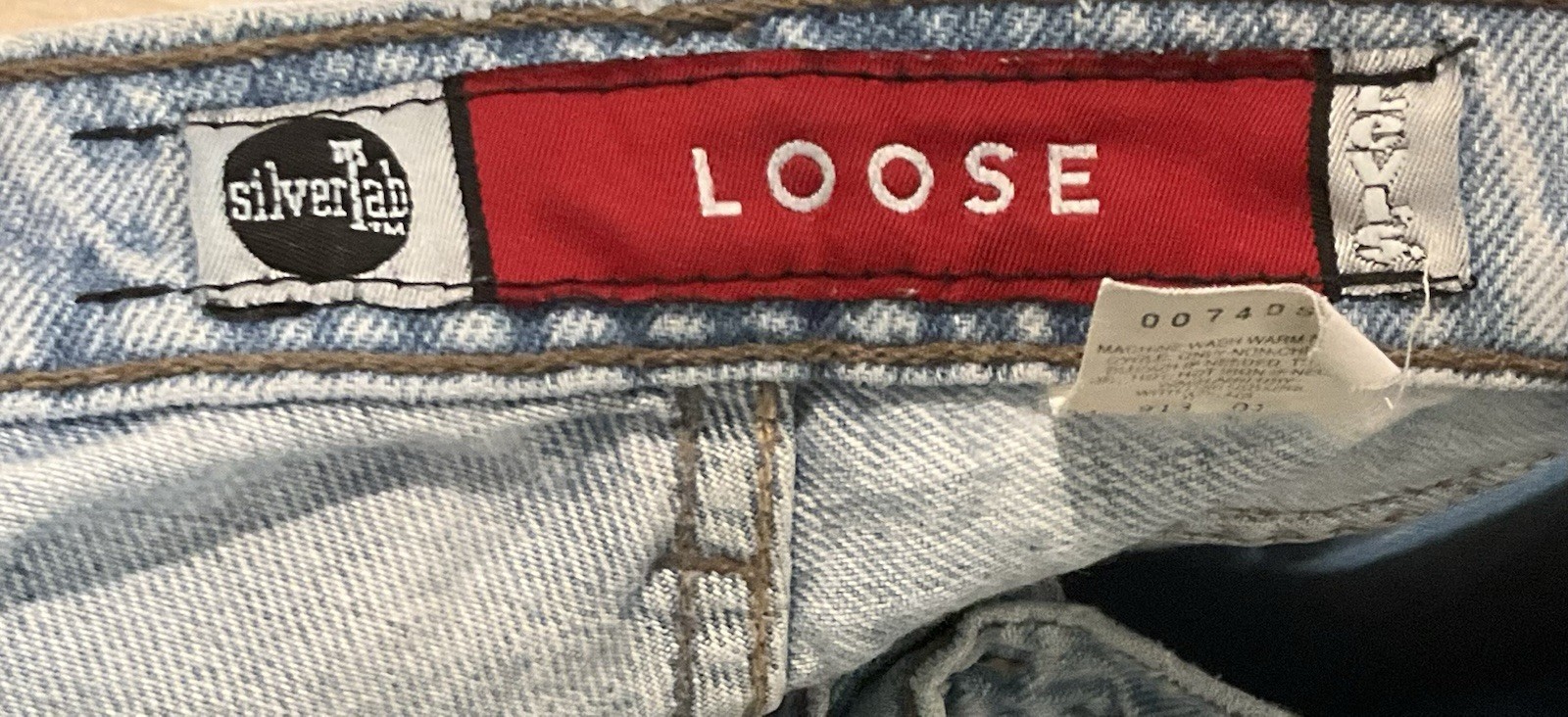 Vintage Levis SilverTab Loose Fit Jeans Light Wash Made in USA 32×30 Distressed
