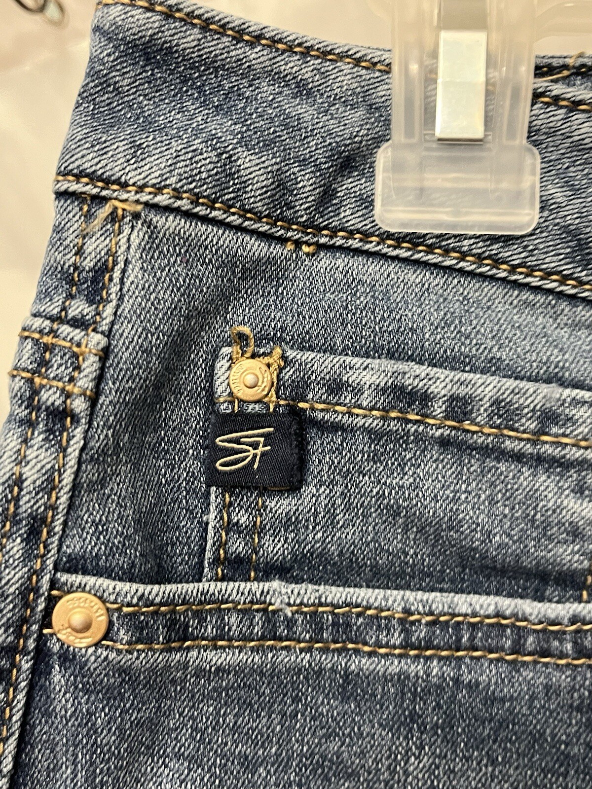 Seven7 Women’s 5″ Fray Hem Mid Rise Comfortable Denim Weekend Short Sz 14 $59