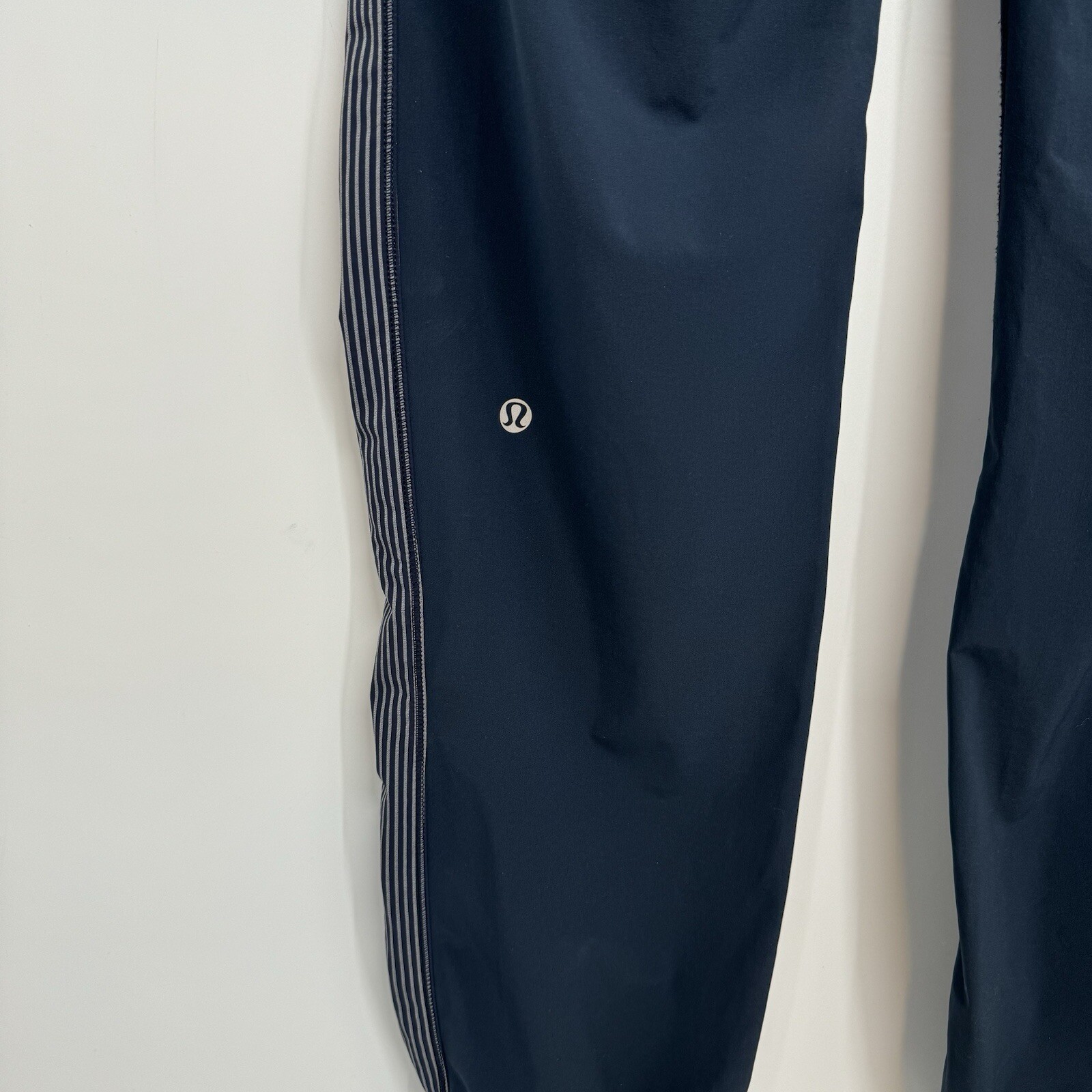 LULULEMON Lightweight Swift Fabric Side Stripes Jogger Pants Size 6