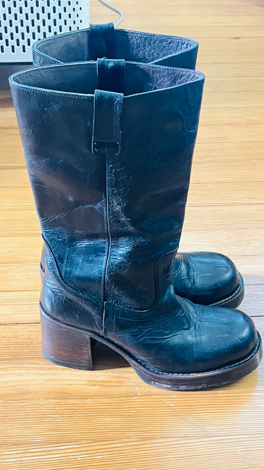 Vintage Destroy Black Patent Leather Platform Campus Boots 40/41