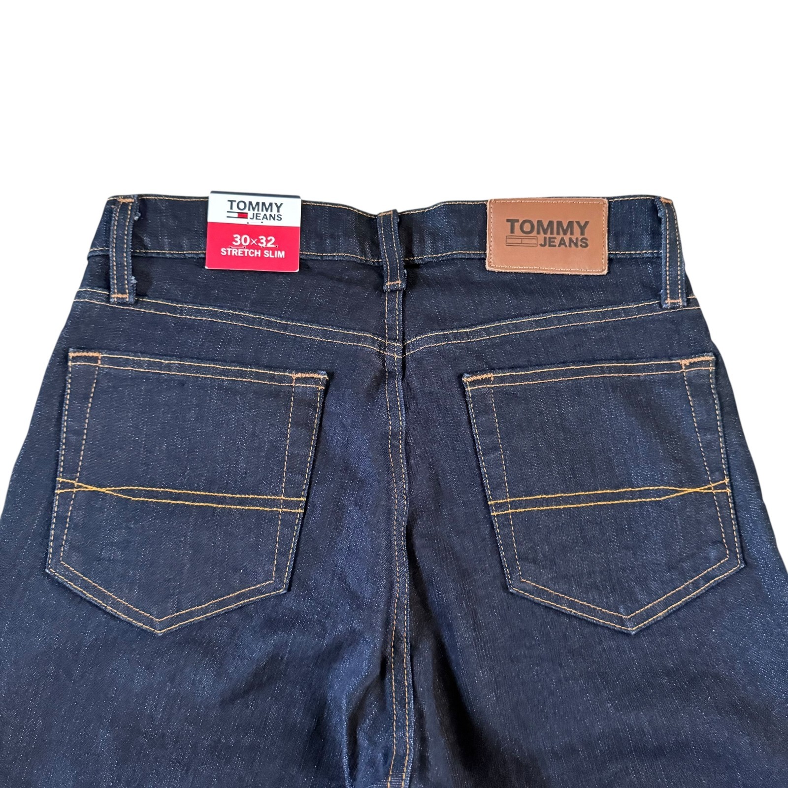 NWT Tommy Hilfiger Men’s Stretch Denim Slim Fit Slightly Tapered Leg Rinse Jeans