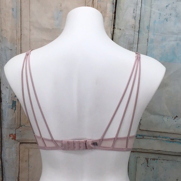 Victorias Secret Very Sexy Strappy Push-Up Bra 32B Lace Light Pink Adjustable St