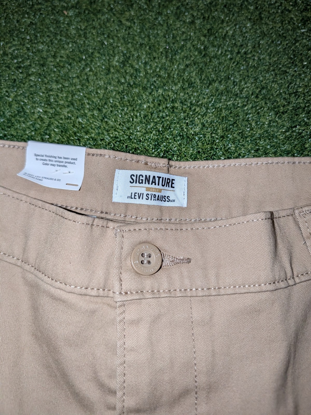 Signature by Levi Strauss Chino Shorts Mens 38 Tan Khaki Flex 10.5 Inseam NWT