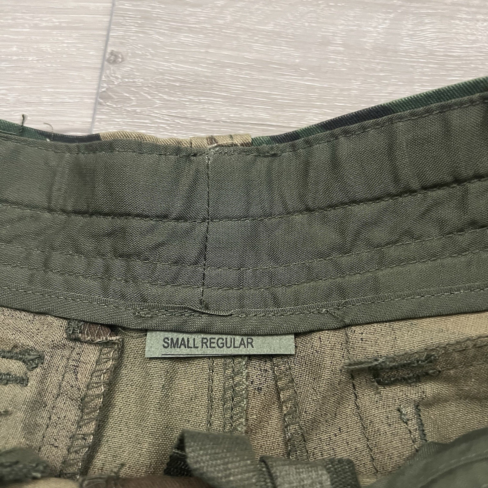 GV Gallery Camo Cargo Shorts Size Small Brand New