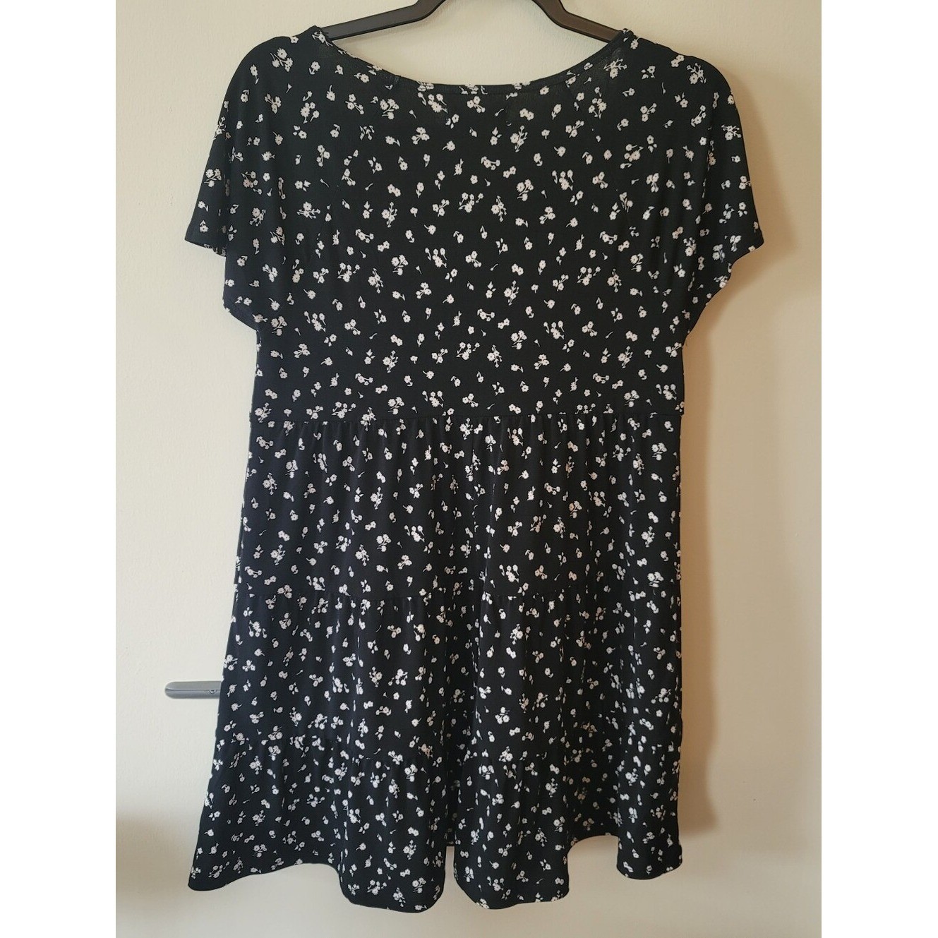 Aeropostale Black and White Floral Scoop Neck Tunic / soft drapy fabric