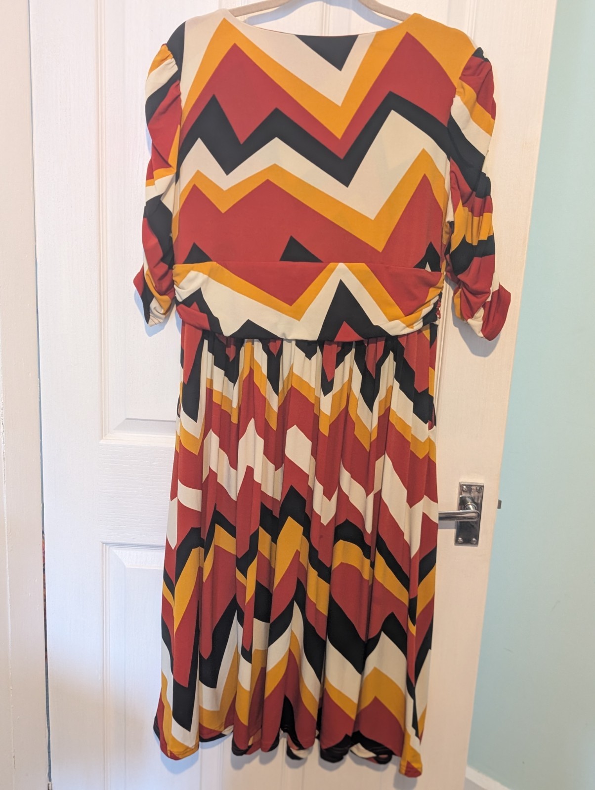 Jolie Moi Bold Chevron Print Midi Dress Size 18 Ruched Sleeve Pockets Retro 70s