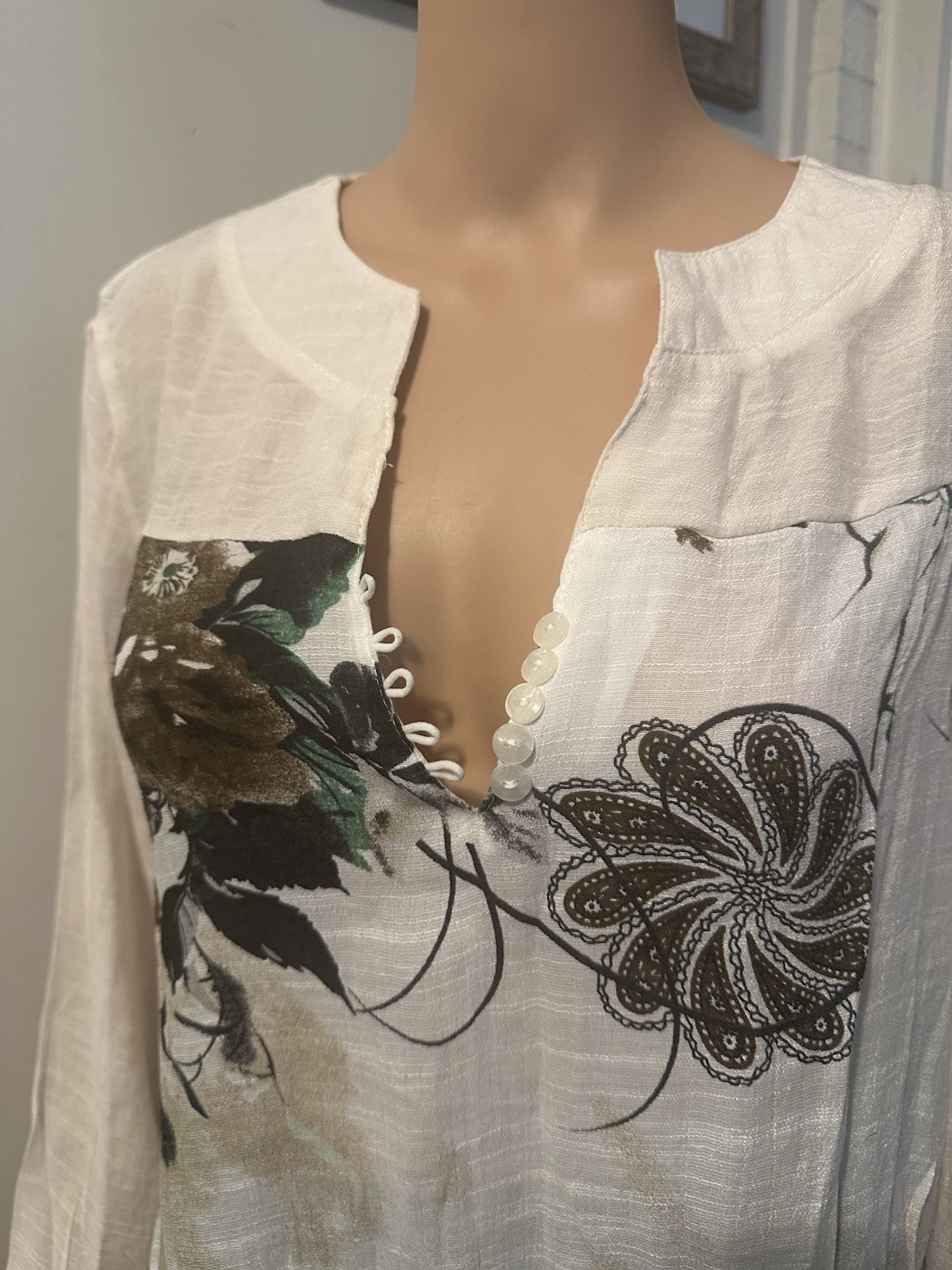 Woman Tunic / Top Semi Sheer Long Sleeves V Neck Floral XL