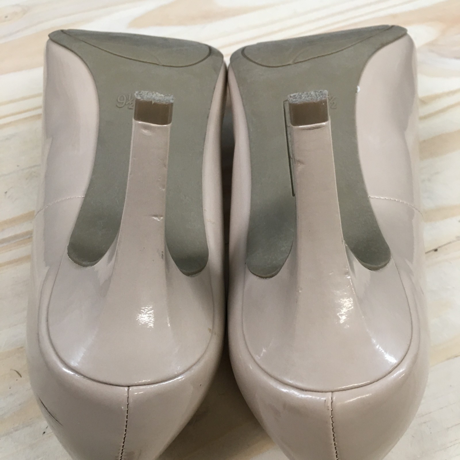 Comfort Plus by Predictions Heels Womens 9.5 Pumps Beige Patent Leather Casual