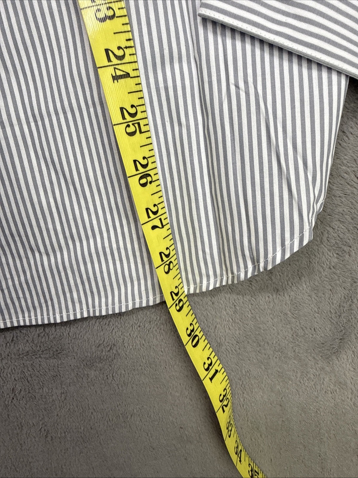 Claiborne Mens *NEW* Medium SlimFit Shirt White/Light Gray Stripe