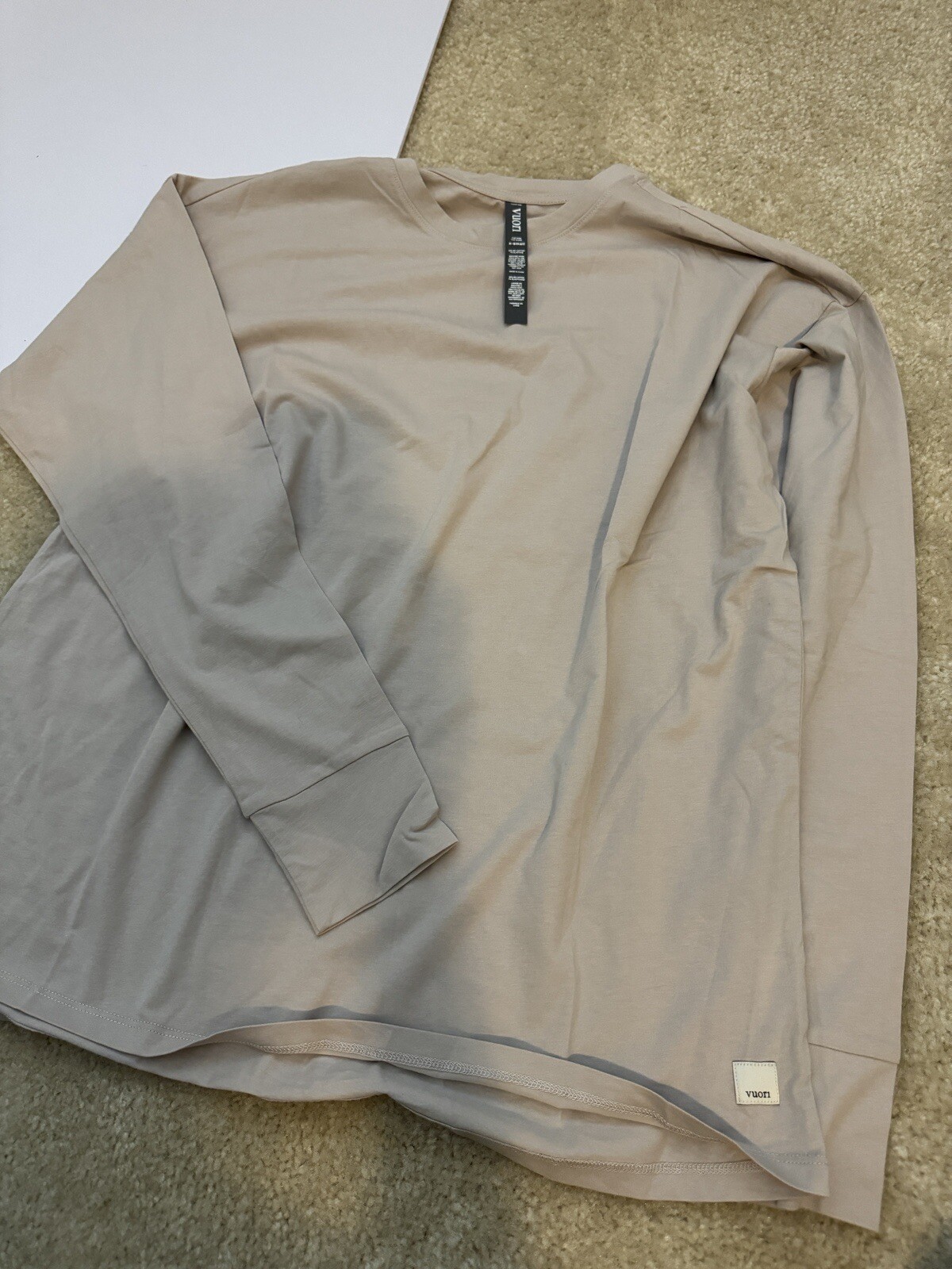 Vuori Long-Sleeve Feather Tee size M Women Top New