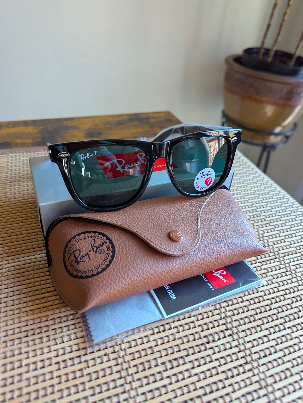 Ray-Ban Polarized Wayfarer Polished Black Unisex 54mm RB2140