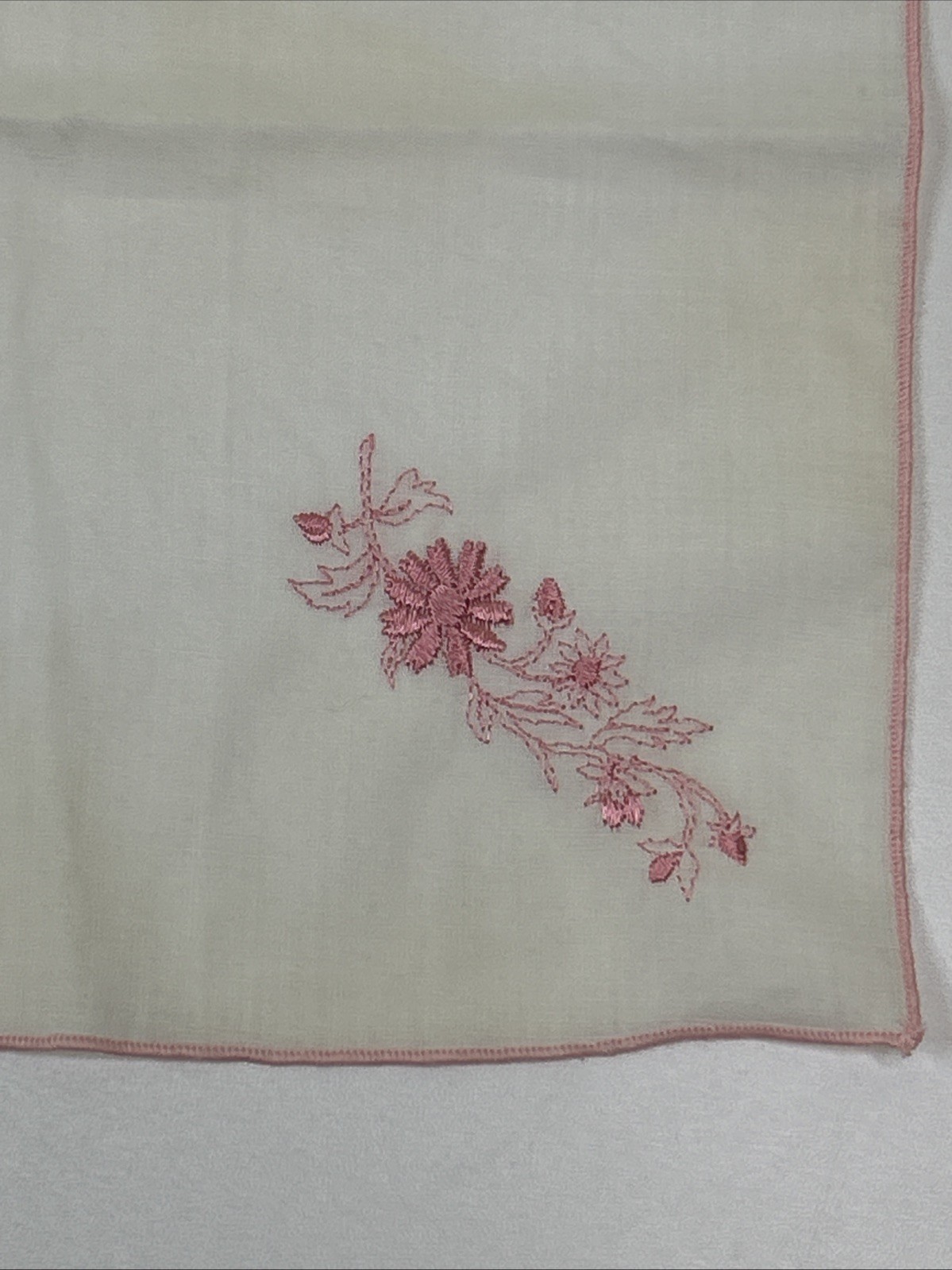 VINTAGE 10.25” PINK DETAILS AND WHITE LADIES’ HANKIE/HANDKERCIHEF WITH A FLOWERS