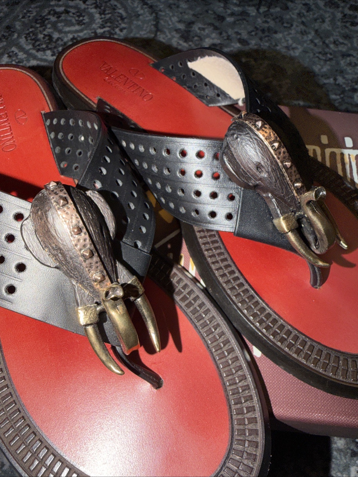 Valentino Garavani Elephant Thong Sandals Women’s Size 39 Rare 100% AUTHENTIC