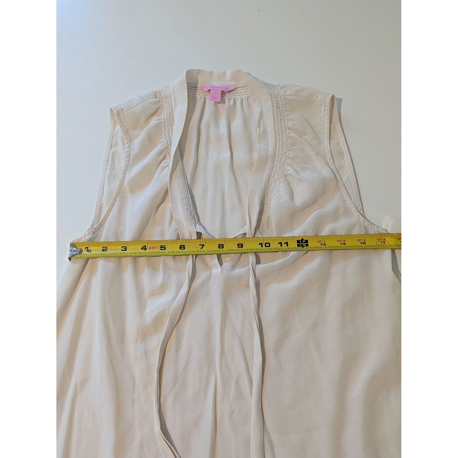 Lilly Pulitzer Womens Cream 100% Silk Tie Neck Sleeveless Blouse Smocked Top S