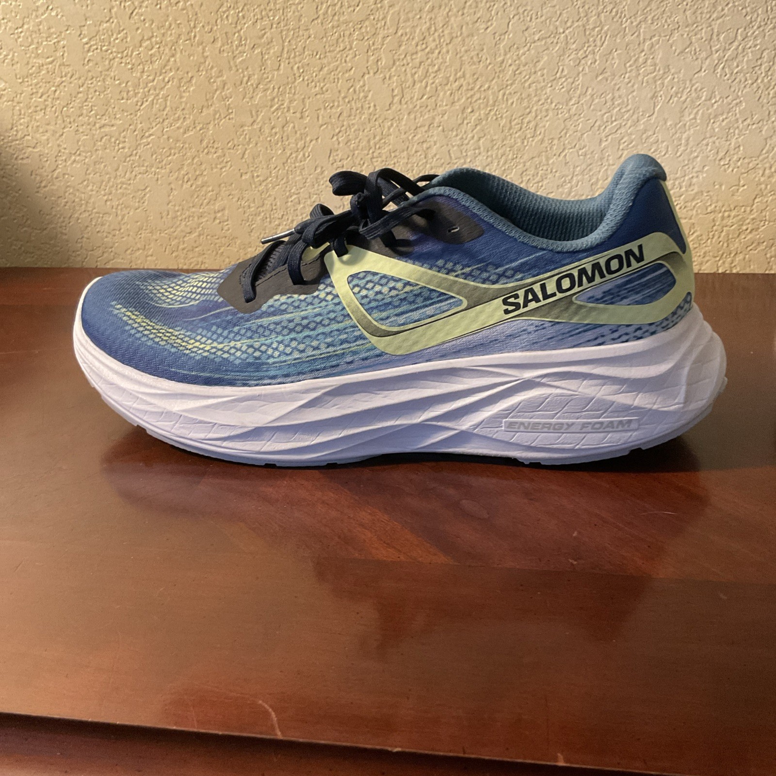 Salomon Women’s Aero Glide Running Shoes Sneakers Size 11.5 in Blue and Yellow